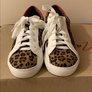Soft leopard print and faux leather star sneakers